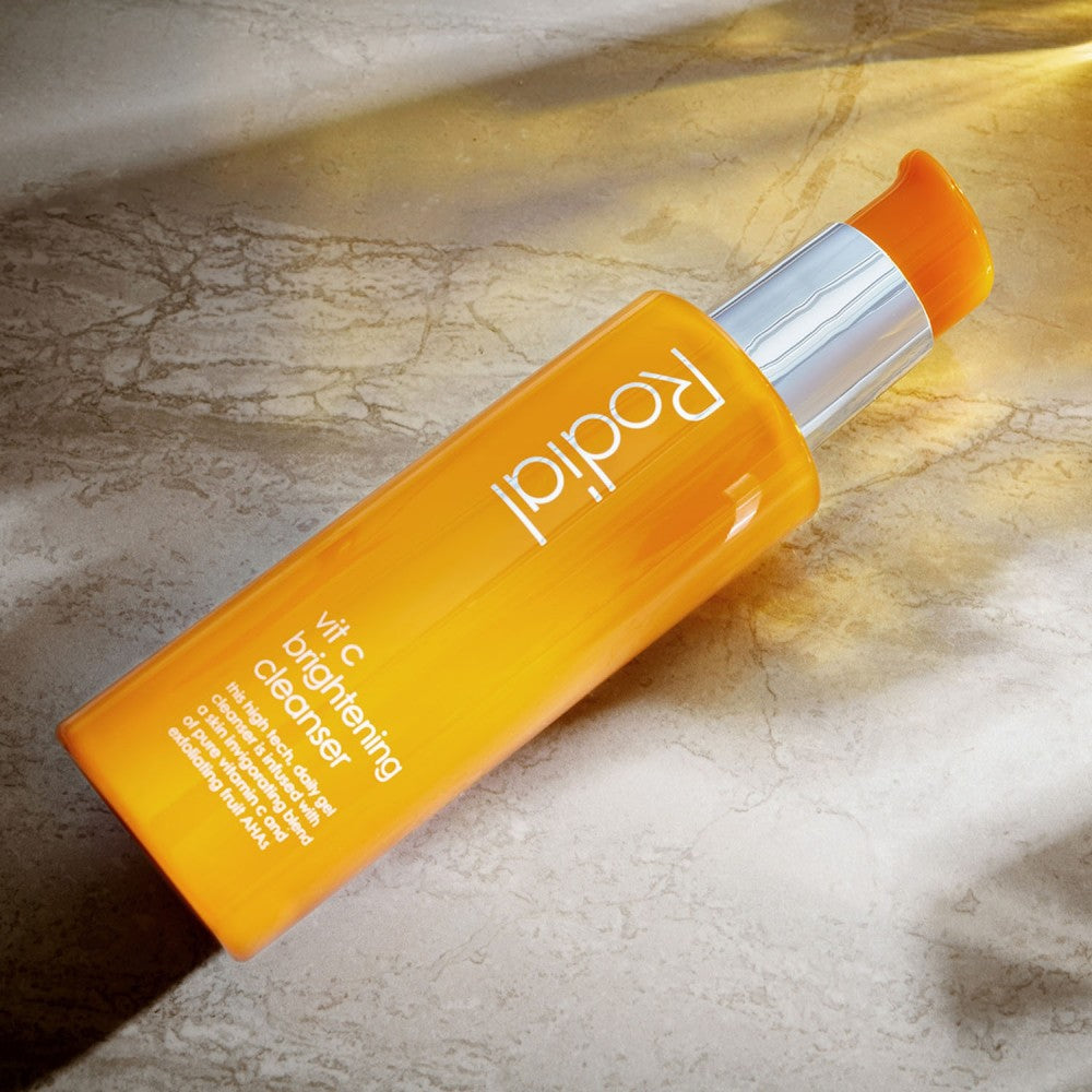 
            
                Load image into Gallery viewer, Vit C Brightening Cleanser
            
        